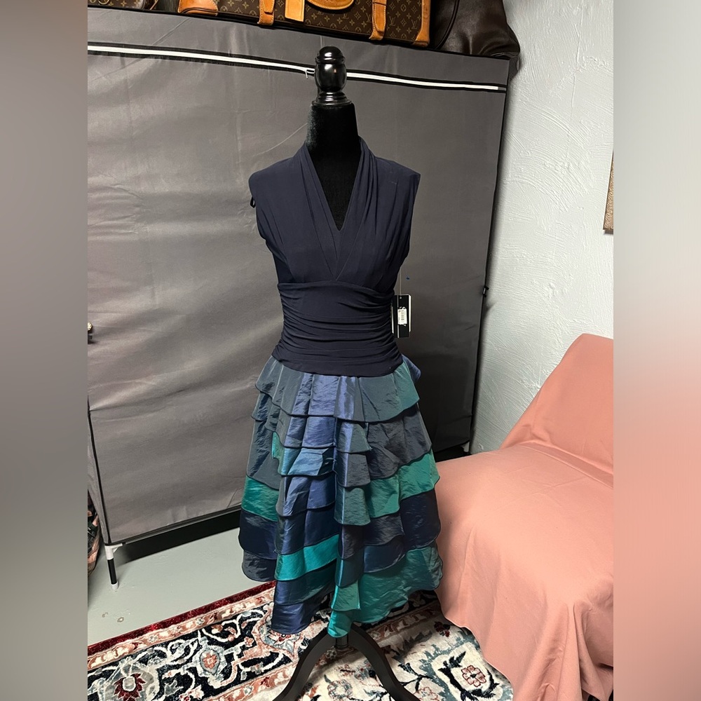 Elegant New Dress Gown -size 2. Blue. SLNY.